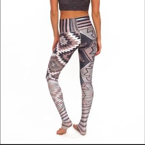 Niyama Sol wanderlust leggings Small